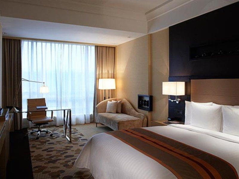 Courtyard By Marriott Shanghai Central Экстерьер фото